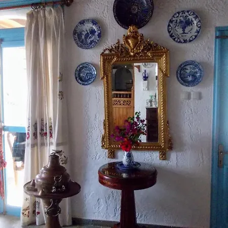 Nyfes Traditional Boutique Amersa * Skyros